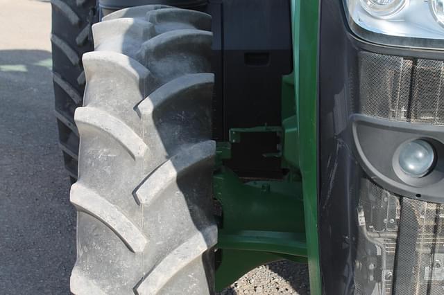 Image of John Deere 8320R equipment image 4