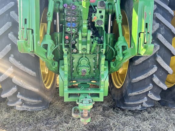 Image of John Deere 8320R equipment image 3