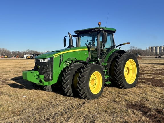 2019 John Deere 8320R Equipment Image0