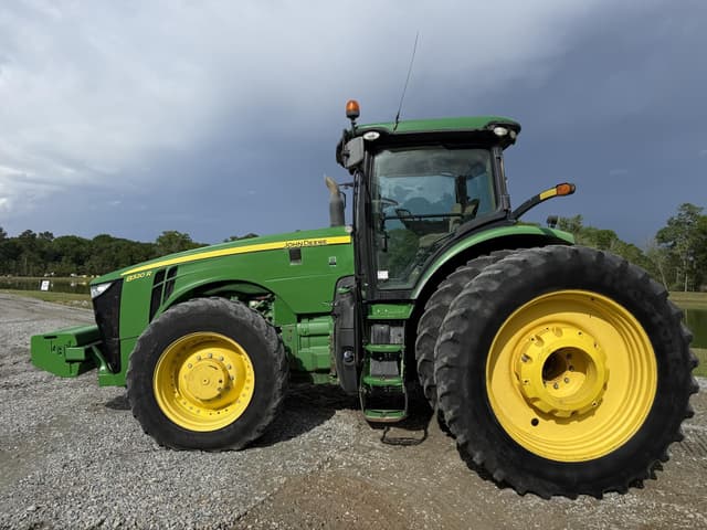 Image of John Deere 8320R equipment image 1