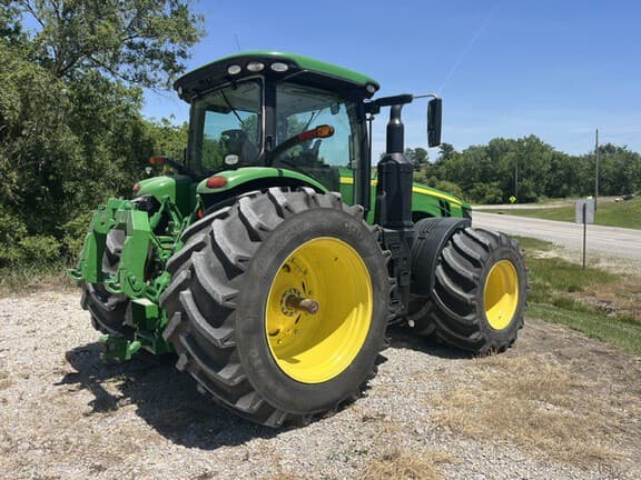 Image of John Deere 8320R equipment image 2