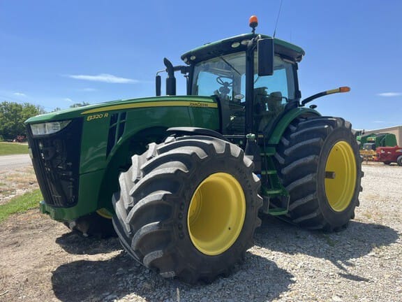 2019 John Deere 8320R Equipment Image0