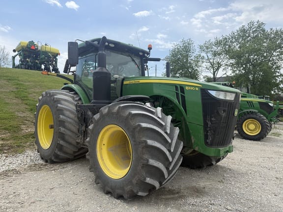 2019 John Deere 8320R Equipment Image0