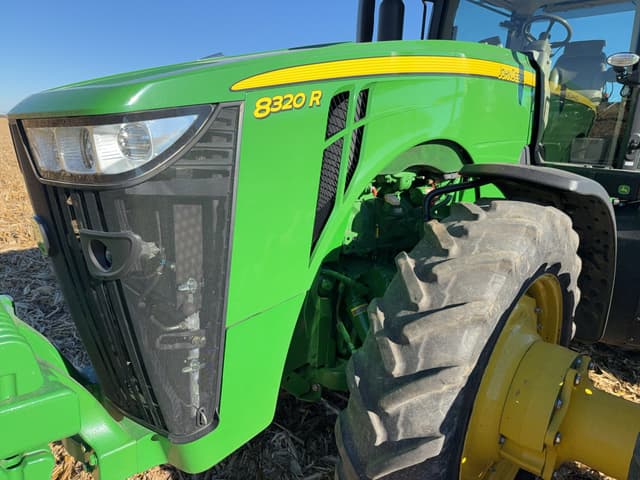 Image of John Deere 8320R equipment image 4