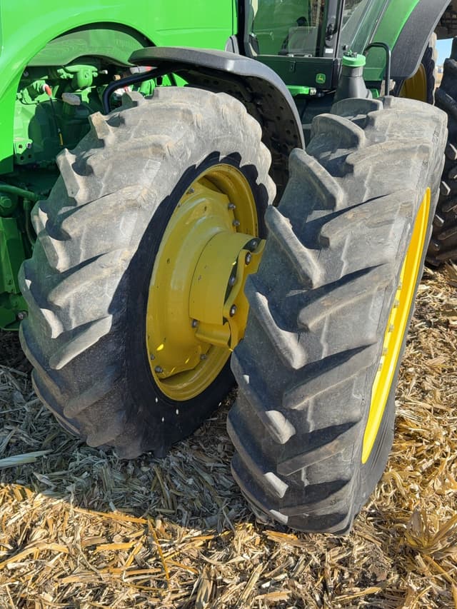Image of John Deere 8320R equipment image 3