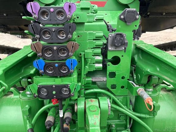 Image of John Deere 8320RT equipment image 4