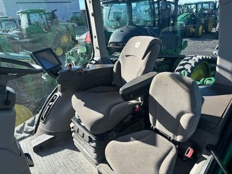 Image of John Deere 8320RT equipment image 3