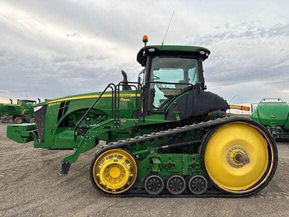 Image of John Deere 8320RT equipment image 1
