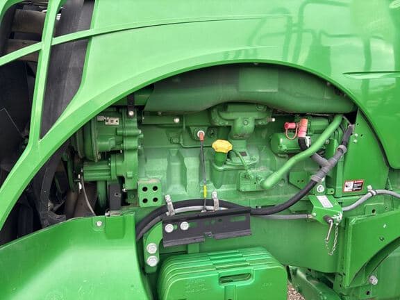 Image of John Deere 8320RT equipment image 1