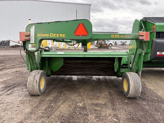 Image of John Deere 835 equipment image 3