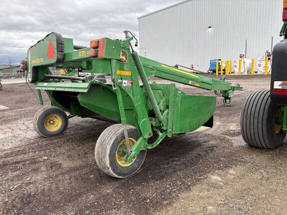 Image of John Deere 835 equipment image 2
