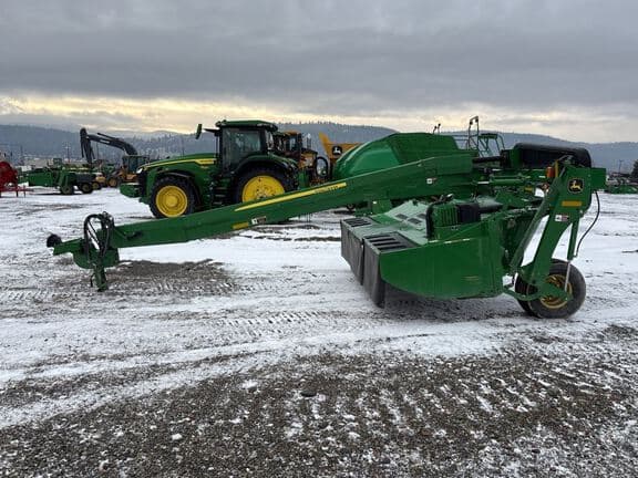 Image of John Deere 835 equipment image 1