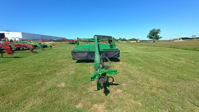 Image of John Deere 835 equipment image 1