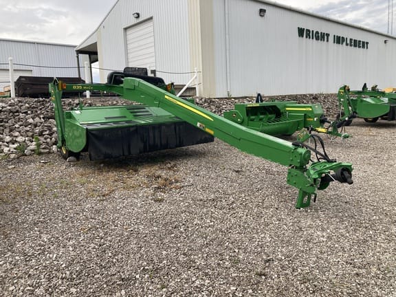 2019 John Deere 835 Equipment Image0