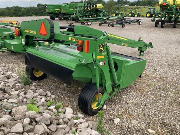 Image of John Deere 835 equipment image 4