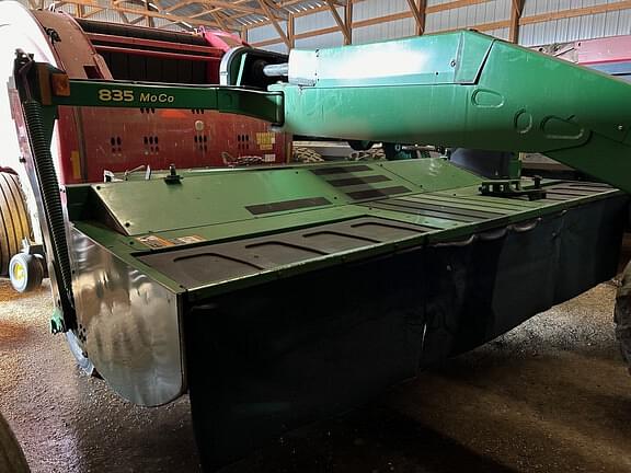 Image of John Deere 835 Image 0