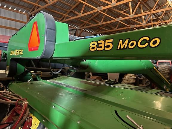 Image of John Deere 835 Image 1