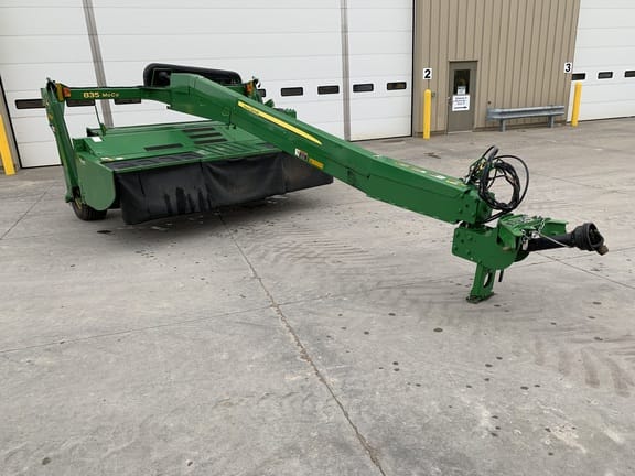 2019 John Deere 835 Equipment Image0