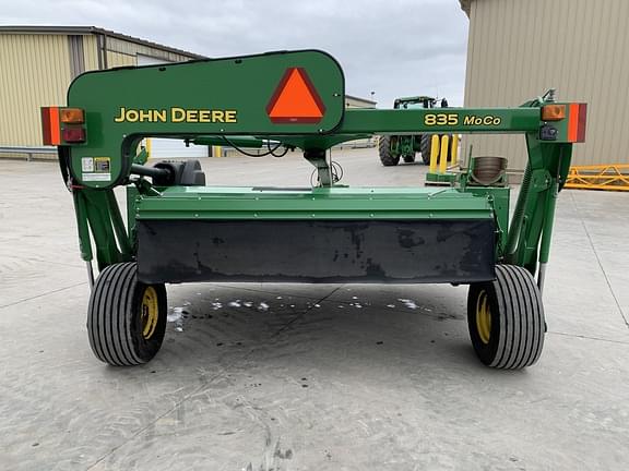 Image of John Deere 835 equipment image 3