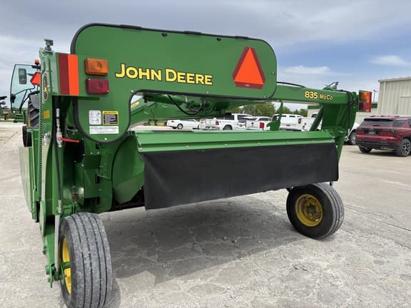 Image of John Deere 835 equipment image 4