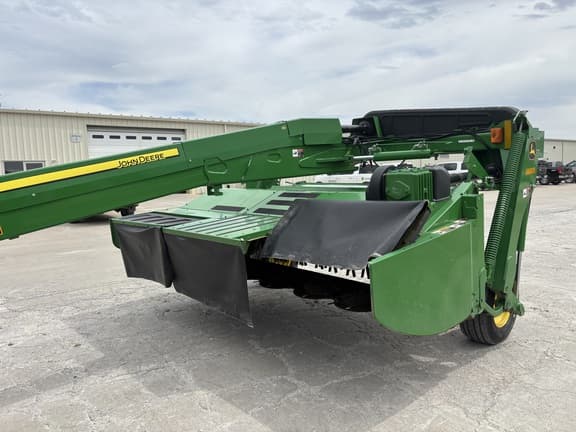 Image of John Deere 835 equipment image 1