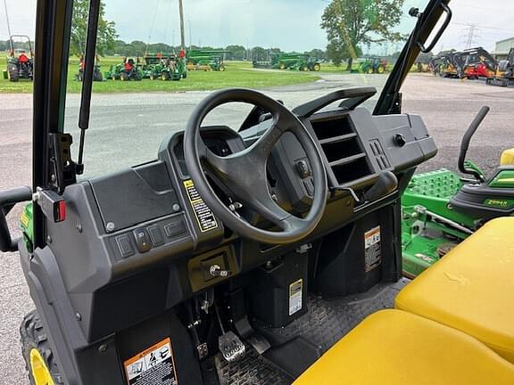 Image of John Deere XUV 835M equipment image 3