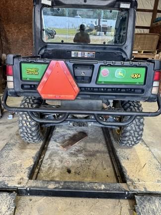 Image of John Deere XUV 835M equipment image 3