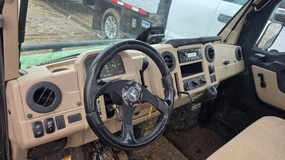 Image of John Deere XUV 835R equipment image 4