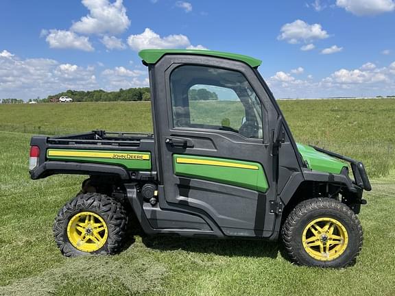 Image of John Deere XUV 835R equipment image 3