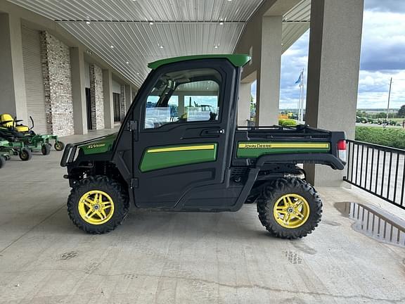 Image of John Deere XUV 835R equipment image 2