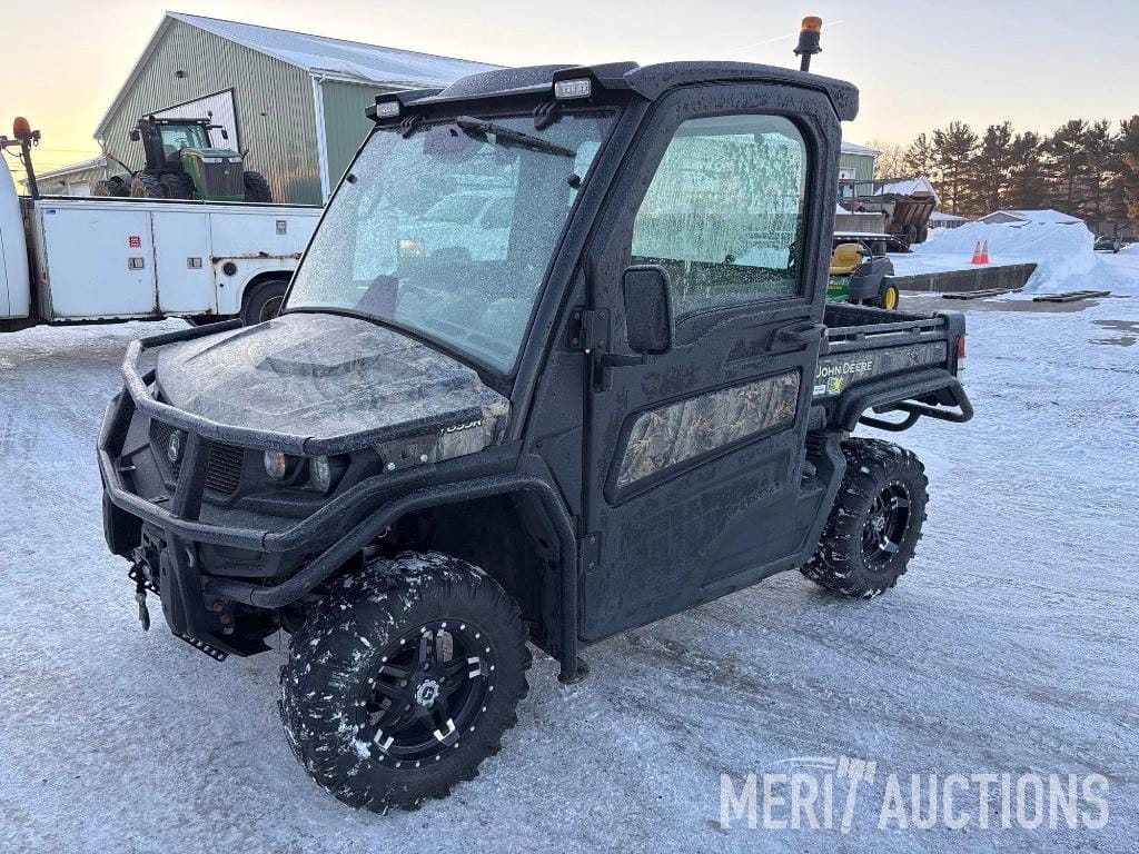 2019 John Deere XUV 835R Equipment Image0