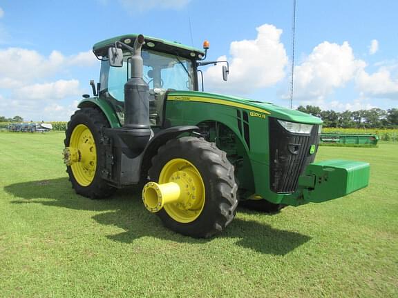 Image of John Deere 8370R equipment image 1