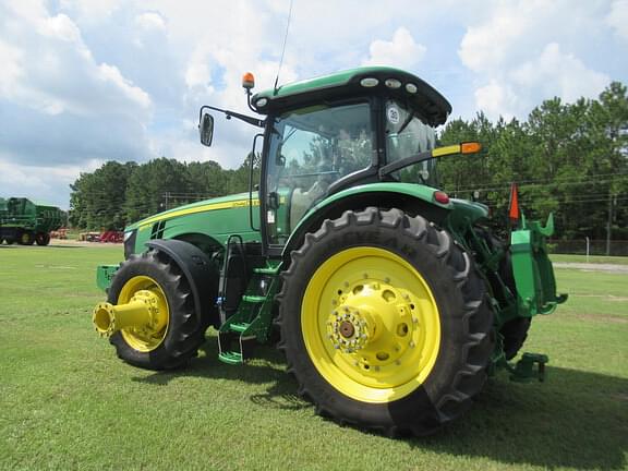 Image of John Deere 8370R equipment image 2