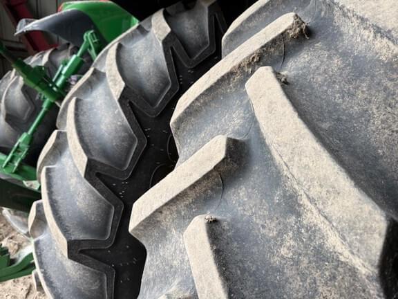 Image of John Deere 8370R equipment image 4