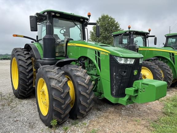 Image of John Deere 8370R equipment image 1