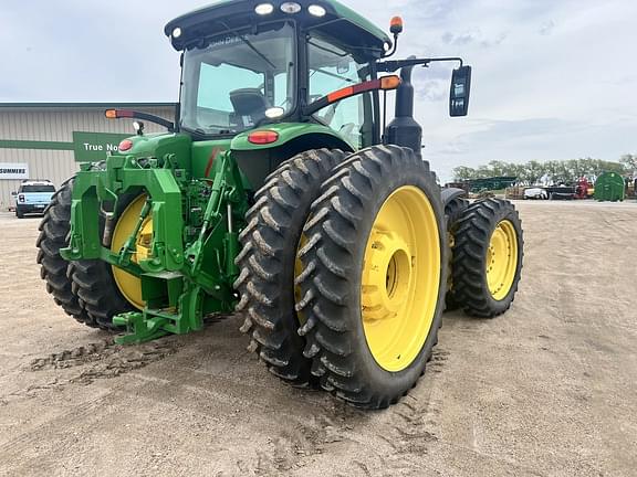 Image of John Deere 8370R equipment image 3