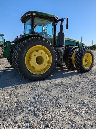 Image of John Deere 8370R equipment image 4