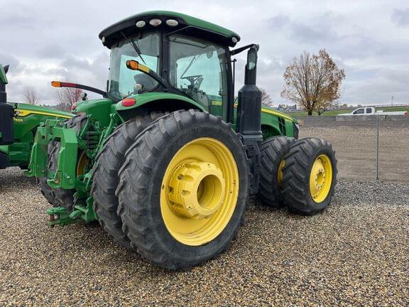 Image of John Deere 8370R equipment image 4