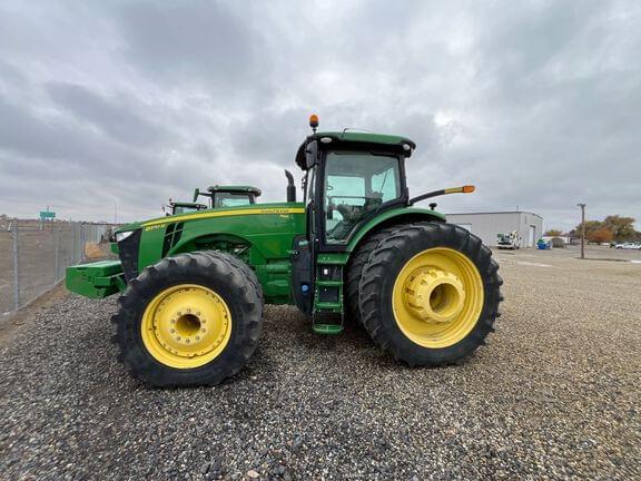 Image of John Deere 8370R equipment image 1