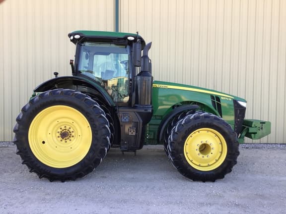 Image of John Deere 8370R equipment image 4
