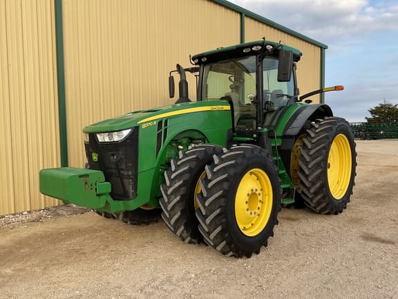 Image of John Deere 8370R equipment image 1