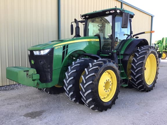 Image of John Deere 8370R equipment image 2