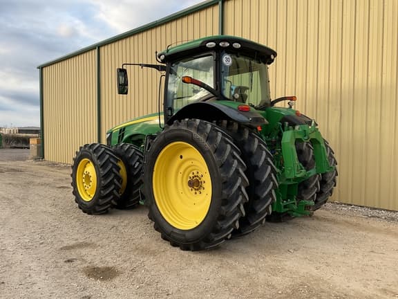 Image of John Deere 8370R equipment image 2