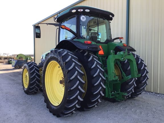 Image of John Deere 8370R equipment image 3