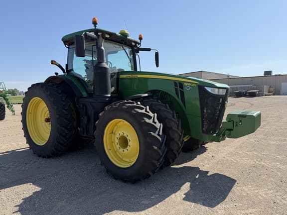 Image of John Deere 8370R equipment image 4