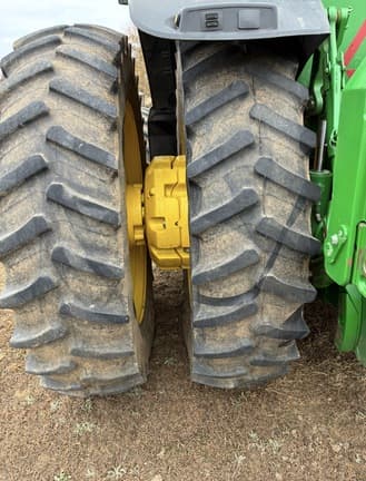 Image of John Deere 8370R equipment image 4