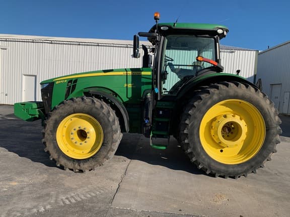 Image of John Deere 8370R equipment image 1