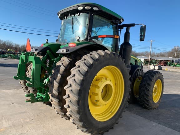 Image of John Deere 8370R equipment image 4