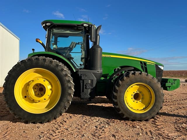 Image of John Deere 8370R equipment image 1
