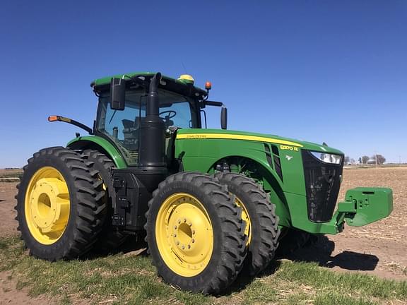 Image of John Deere 8370R equipment image 1